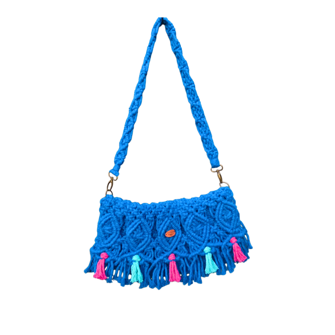 💙 Cartera Azul en Macramé – Detalles Étnicos y Borlas de Color