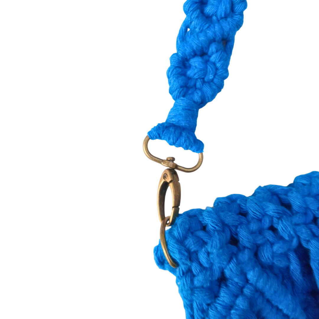 💙 Cartera Azul en Macramé – Detalles Étnicos y Borlas de Color